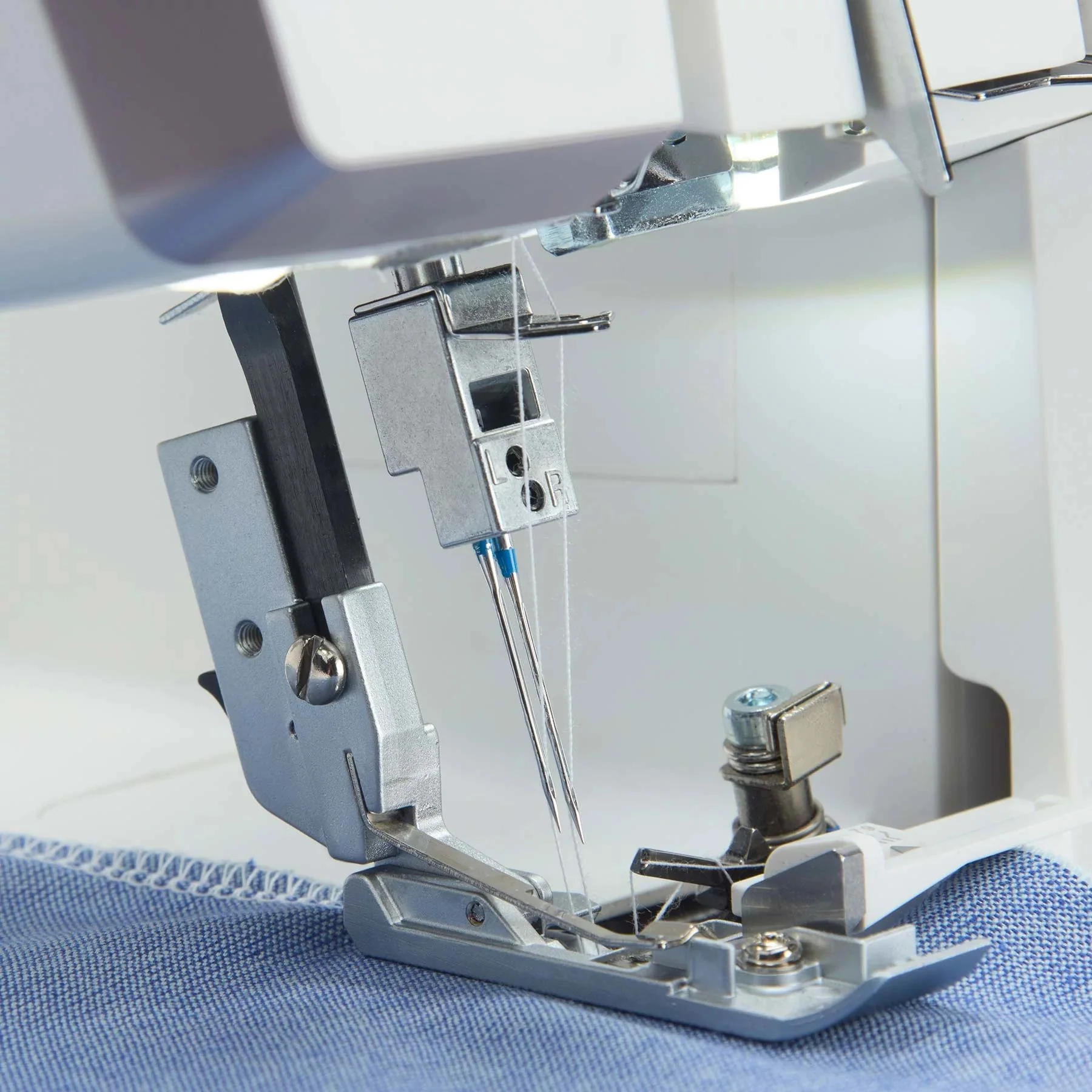 HUSQVARNA® VIKING® AMBER™ Air S | 300 Overlock Machine - Image 9