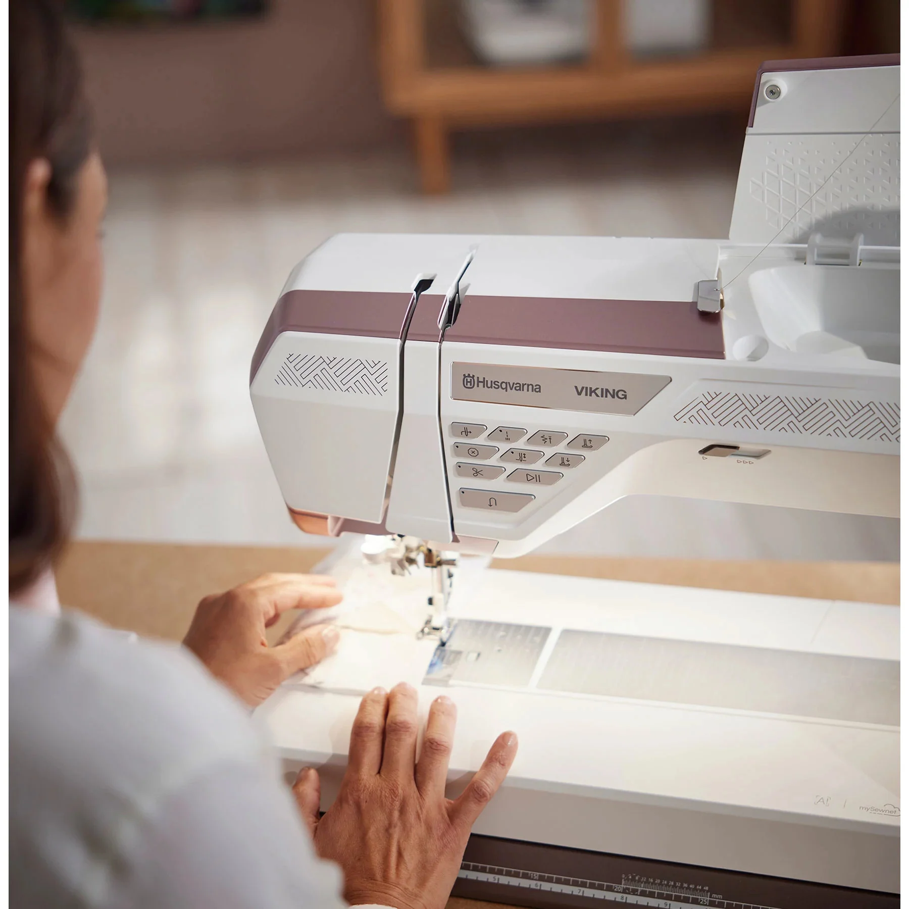 HUSQVARNA® VIKING® Epic™ Quilt™ 97 Sewing Machine - Image 10