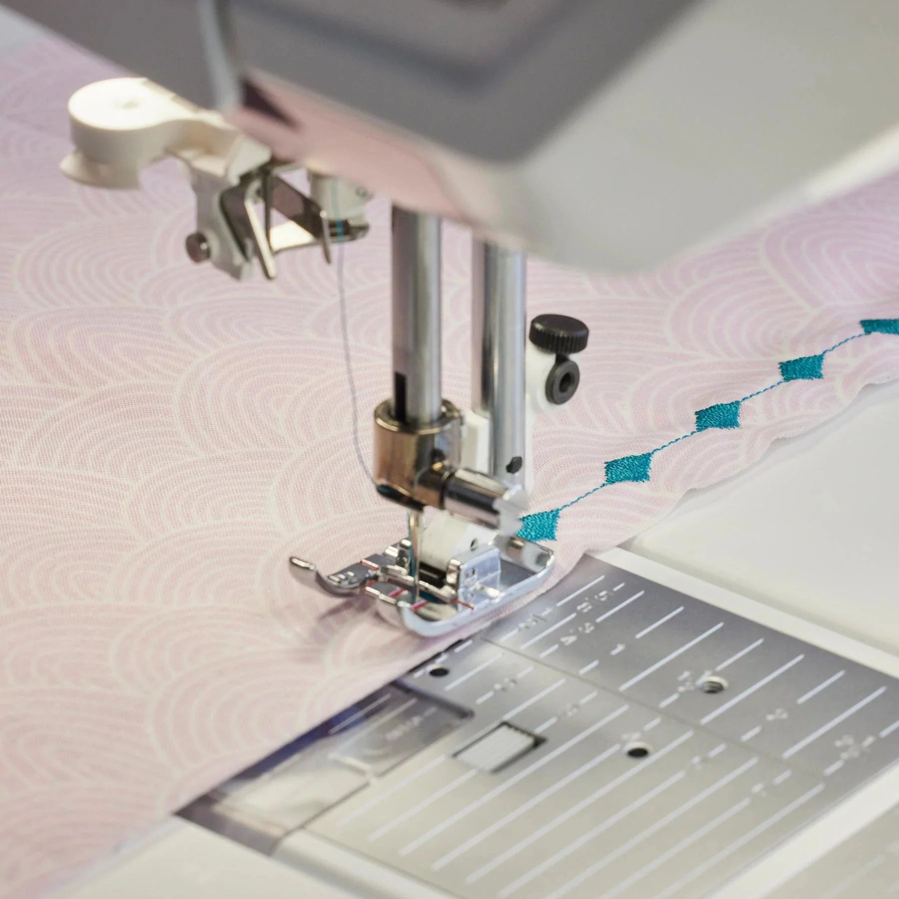 HUSQVARNA® VIKING® Epic™ Quilt™ 97 Sewing Machine - Image 9