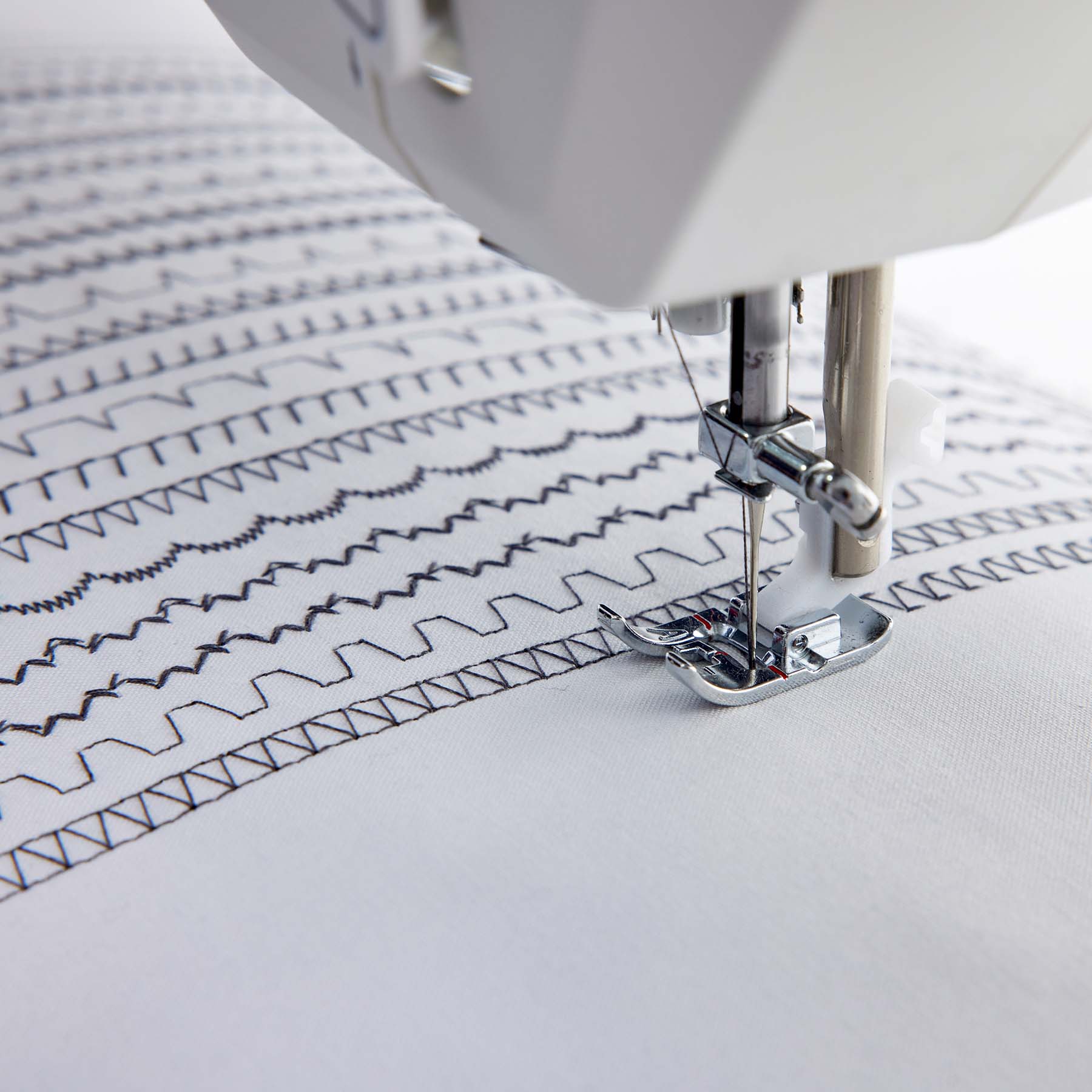 HUSQVARNA® VIKING® ONYX™ 15 Sewing Machine - Image 10
