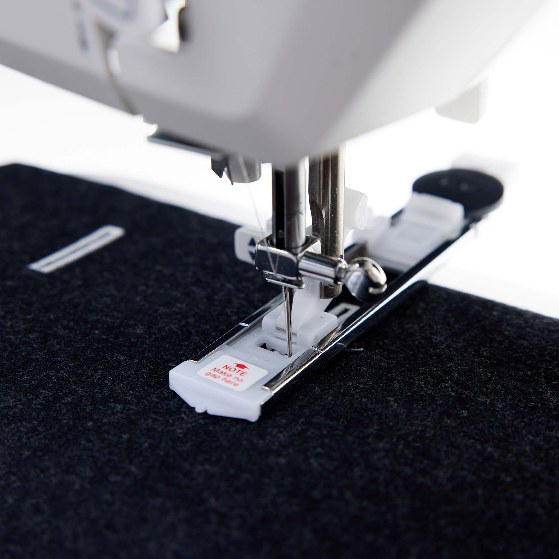 HUSQVARNA® VIKING® ONYX™ 25 Sewing Machine - Image 5