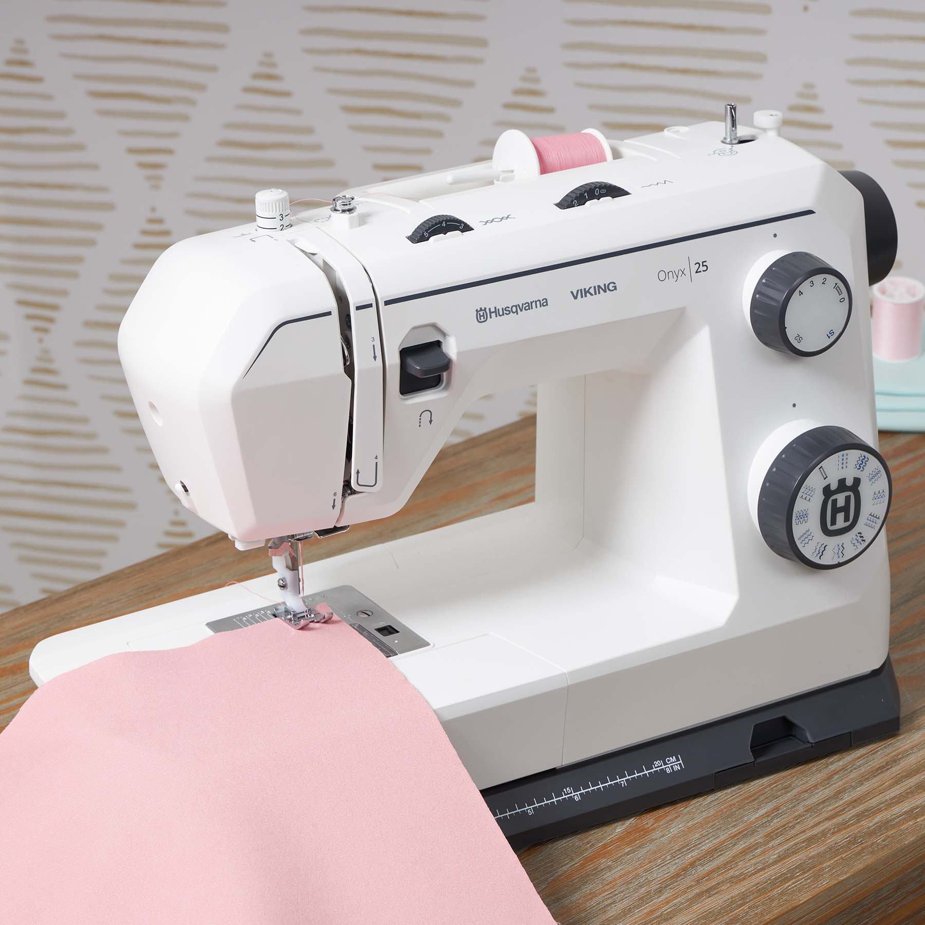 HUSQVARNA® VIKING® ONYX™ 25 Sewing Machine - Image 7